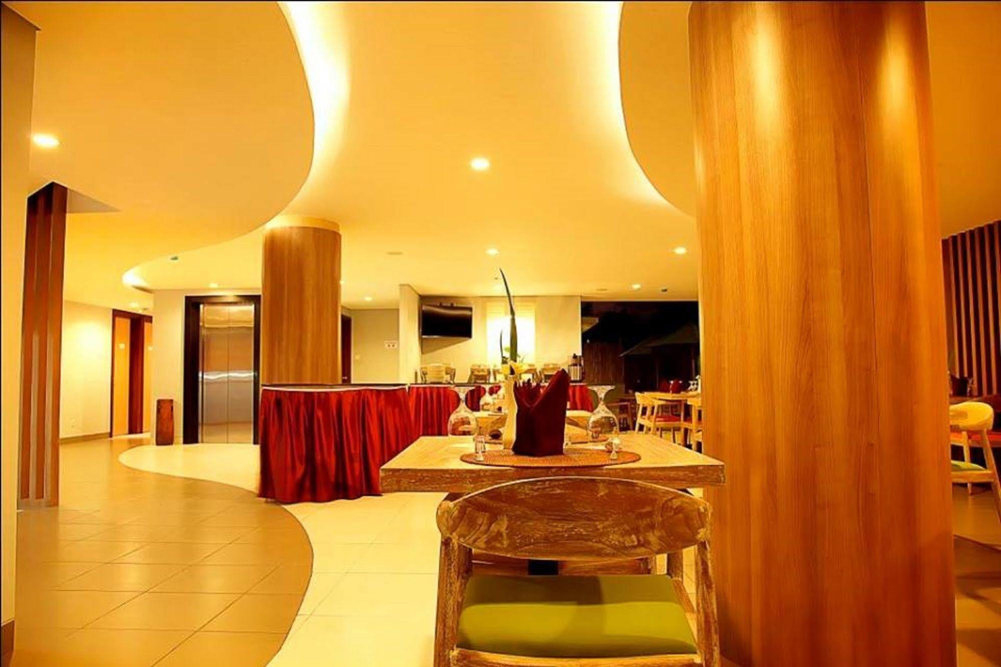 Santosa City Hotel Denpasar  Luaran gambar